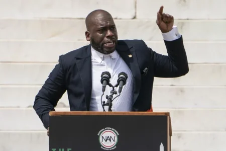 Jamal Bryant, senior pastor of New Missionary Baptist Church, is leading a “Target fast” in response to the retailer cutting its DEI initiatives. -POOL PHOTO/JACQUELYN MARTIN