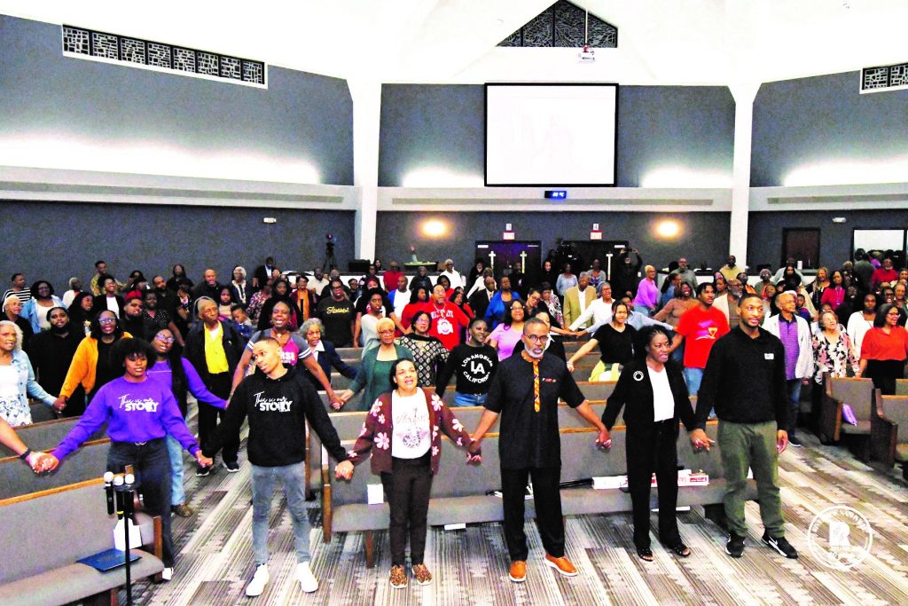 Closing song of AYS/MV program on the first night of the event. Photo courtesy of Michael Hubbard