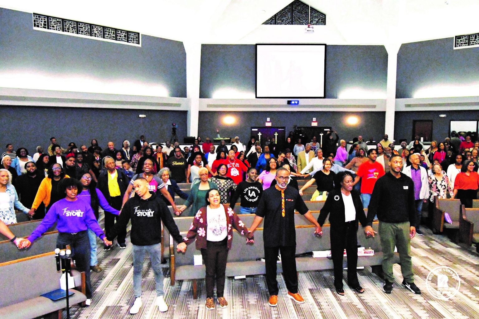 Closing song of AYS/MV program on the first night of the event. Photo courtesy of Michael Hubbard